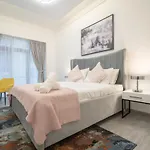 Boutique Luxury Living Near Palm Jumeirah
